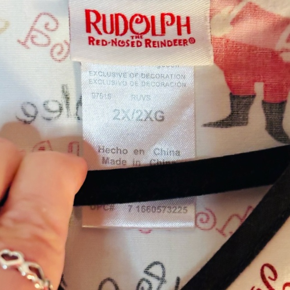 Rudolph Reindeer Christmas Holiday Nurse Hospital Scrub Top EUC size 2XL - Picture 3 of 4